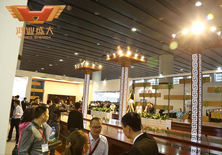 国际名模助阵鸿业家具展会|鸿业相册|【鸿业盛大官网】
